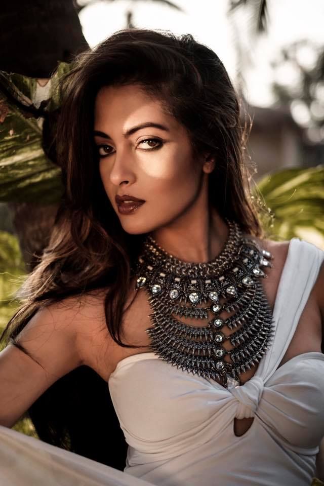 30 Beauty Actress Riya Sen Hot And Sexy Photos And Wallpapers